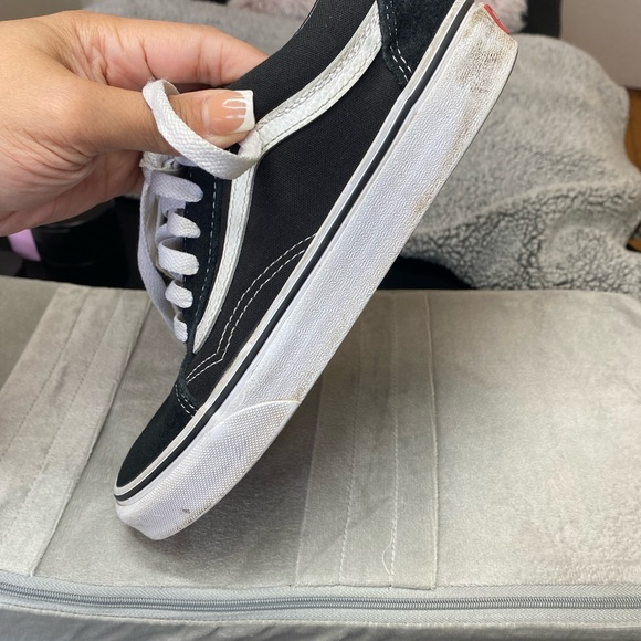 Vans womens size 7.5 mens 6.0. Worn needs a good cleaning. - Picture 3 of 8